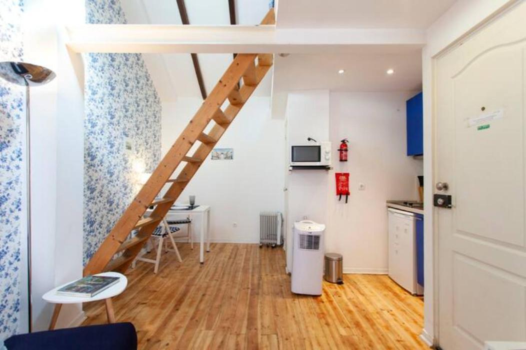 Alfama Ii, Eco-penthouse With French Balcony *